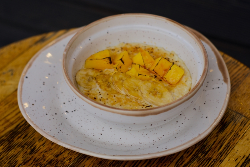 Рисовая каша c манго, бананом и кокосом Кафе Фавела Обнинск