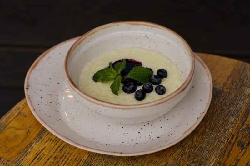Рисовая каша  c черничным топпингом и голубикой Кафе Фавела Обнинск